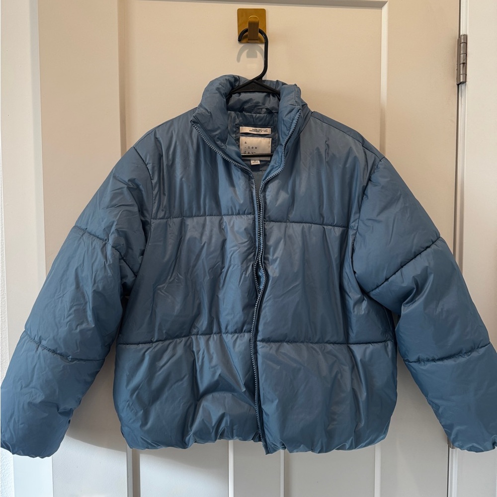 Women’s Blue Puffer Jacket oversized small a new day